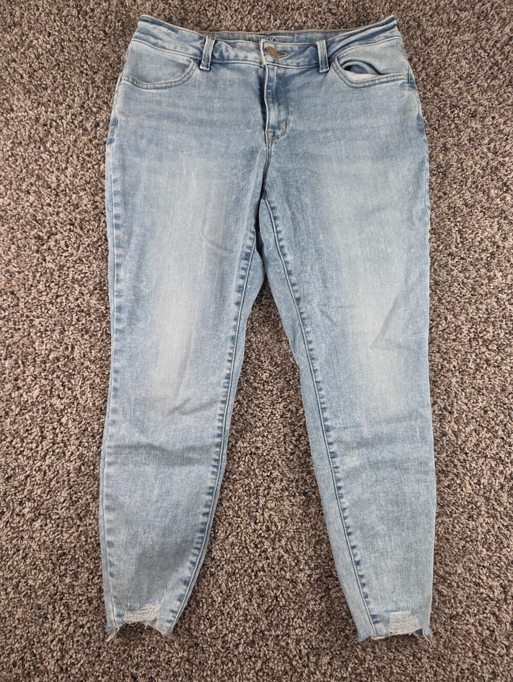 Maurices Womens Sz L Short Mid Rise Stone Wash Blue Jeans Light Wash Skinny